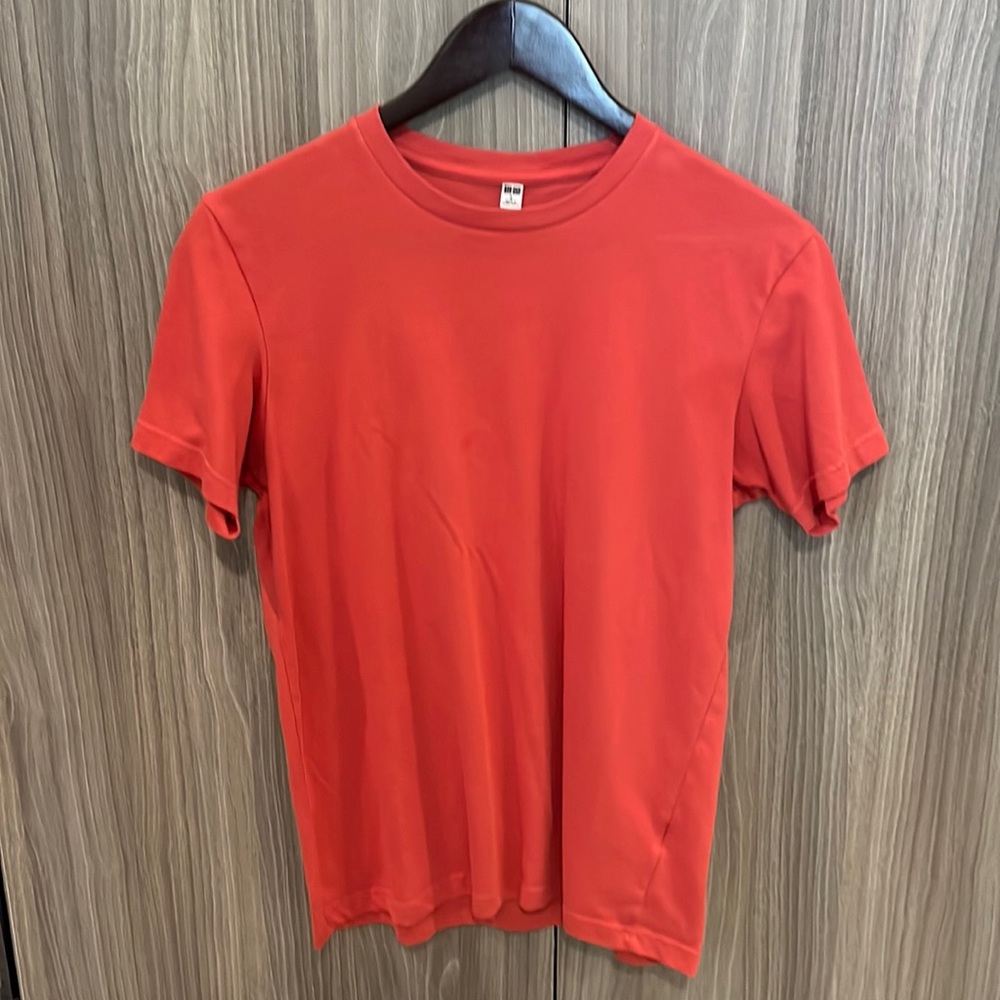 Uniqlo t-shirt